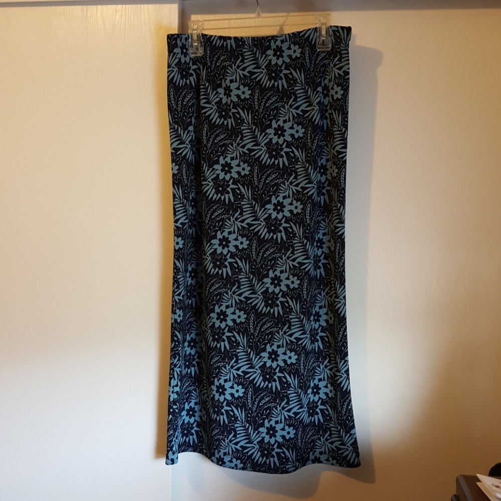 Hillard and Hanson Navy Blue Flower Pattern Skirt